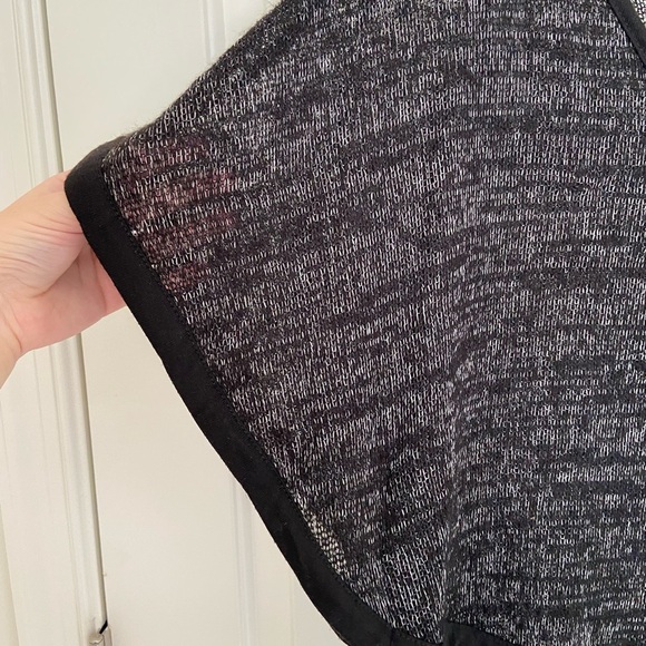 Spencer & Olivia women’s thin knit black poncho lightweight sweater medium - Picture 2 of 4